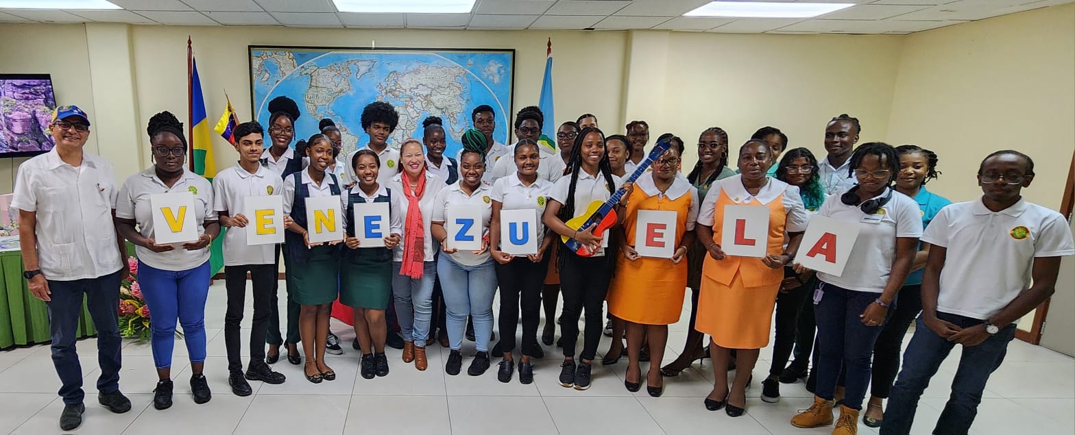Venezuela participa en el Programa Anual de Visitas Escolares de la Cancillería vicentina