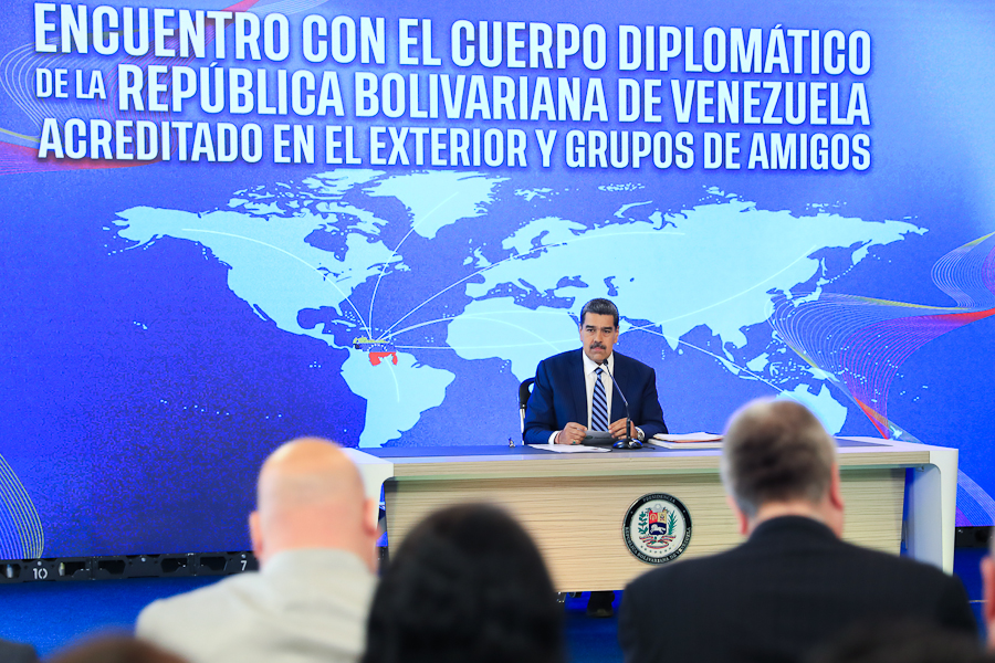Presidente insta a difundir la verdad sobre los derechos históricos de Venezuela sobre el Esequibo