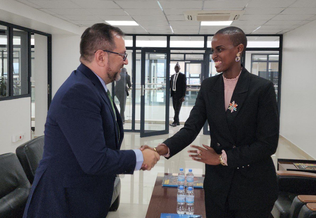 Canciller Yván Gil y Vicepresidenta Ejecutiva de la Junta de Desarrollo de Ruanda repasaron intereses bilaterales en común