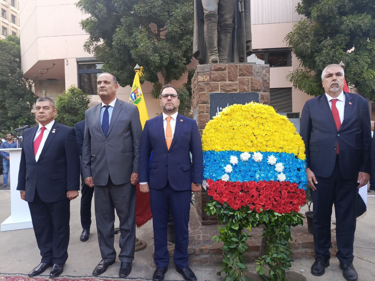 Canciller Yván Gil rindió honores al Libertador Simón Bolívar desde El Cairo