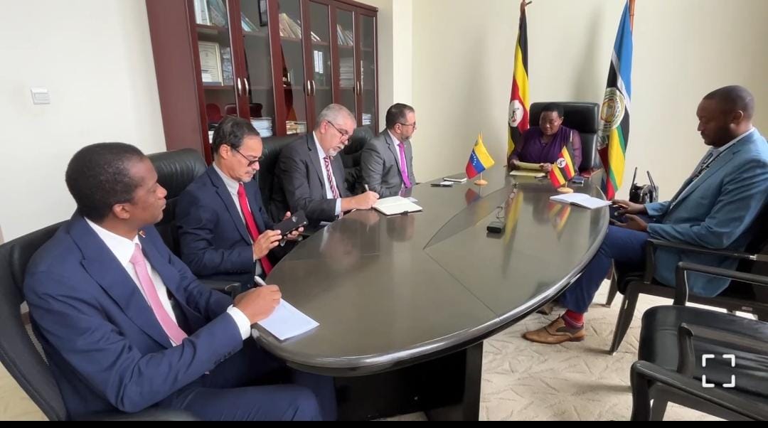 Canciller Yván Gil sostiene encuentro de trabajo con la Primera Ministra de Uganda