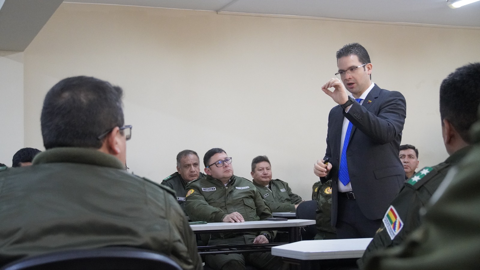 Embajador dicta conferencia sobre Seguridad Interna de Venezuela en la Escuela Superior de Policías de Bolivia
