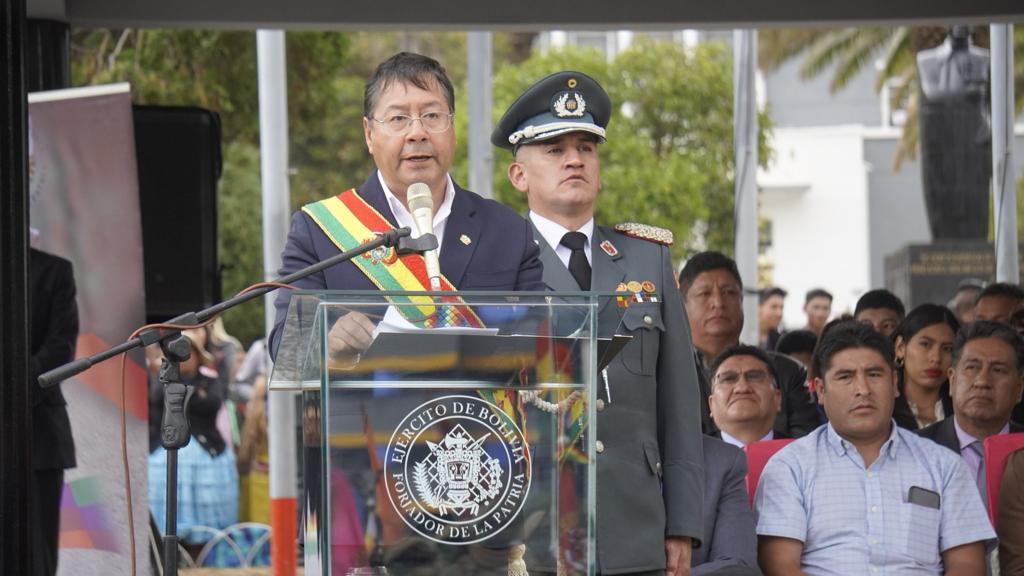 Imagen de Bolívar y Sucre preside acto en conmemoración del CCXlll aniversario de la Batalla de Aroma y Día del Ejército de Bolivia