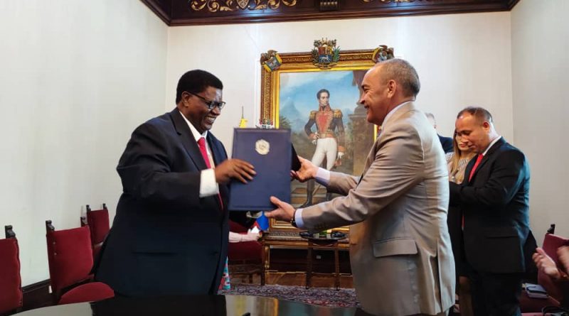 Venezuela y Namibia firman memorando de entendimiento para fortalecer cooperación laboral