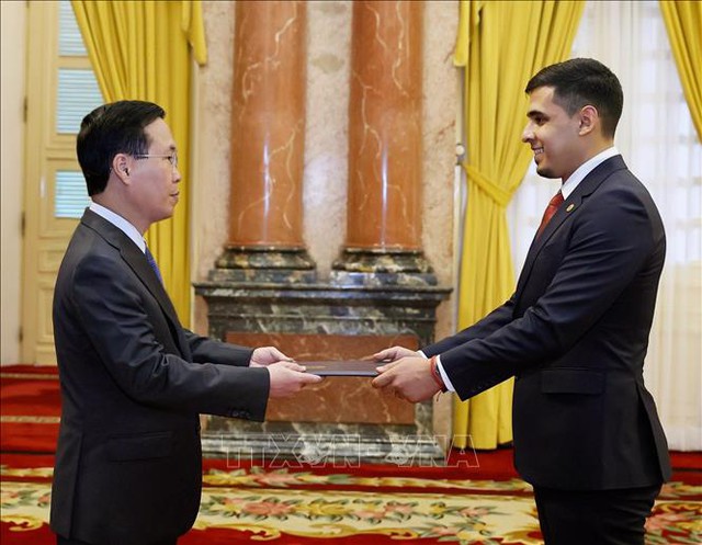 Embajador de Venezuela en Vietnam presenta Cartas Credenciales al presidente Vo Van Thuong