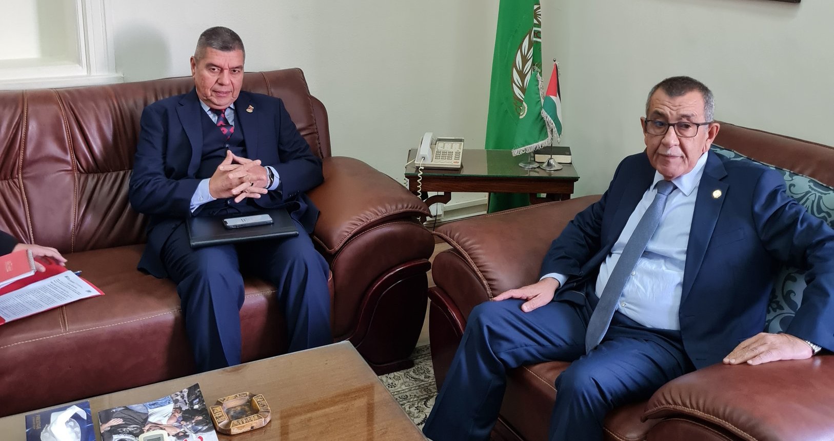 Embajador de Venezuela en Egipto celebra exitoso encuentro con el Secretario General Adjunto para Temas Palestinos de la Liga Árabe