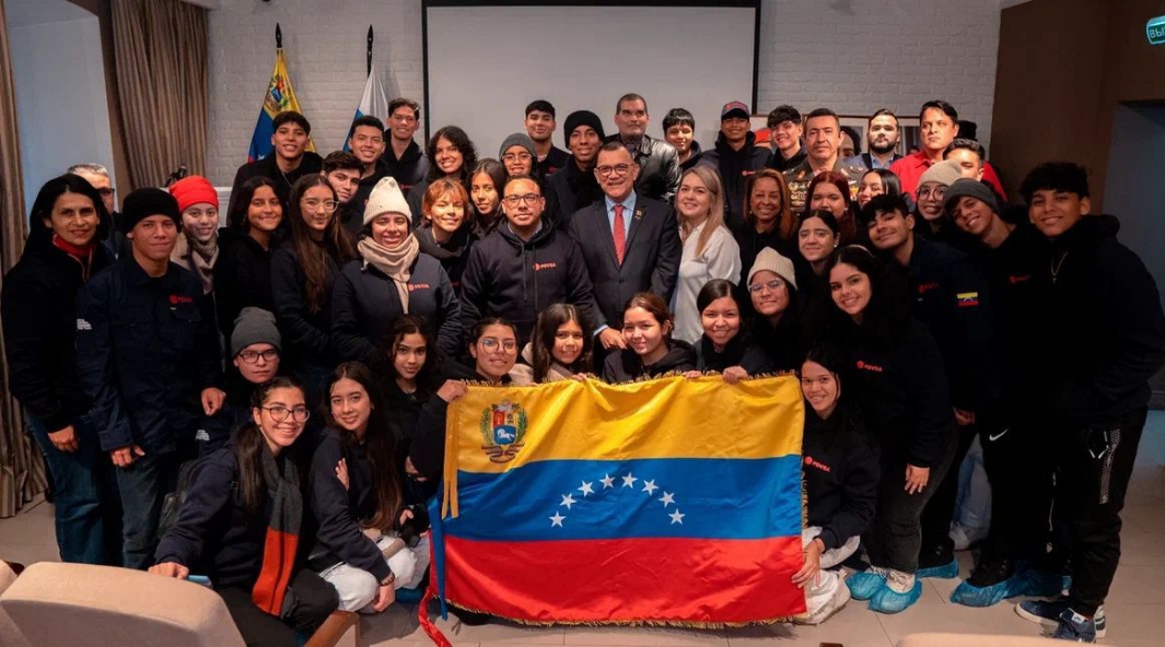 40 nuevos estudiantes del área de petróleo, gas y petroquímica recibió Embajada venezolana en Moscú