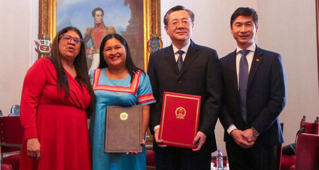 Venezuela y China firman Memorándum de Entendimiento sobre cooperación en asuntos étnicos