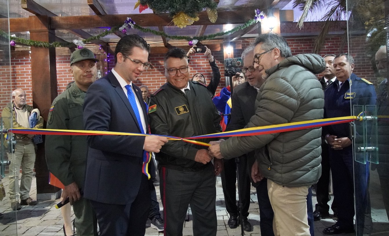 Embajada de Venezuela en Bolivia inaugura muestra fotográfica “El Esequibo es Venezuela”