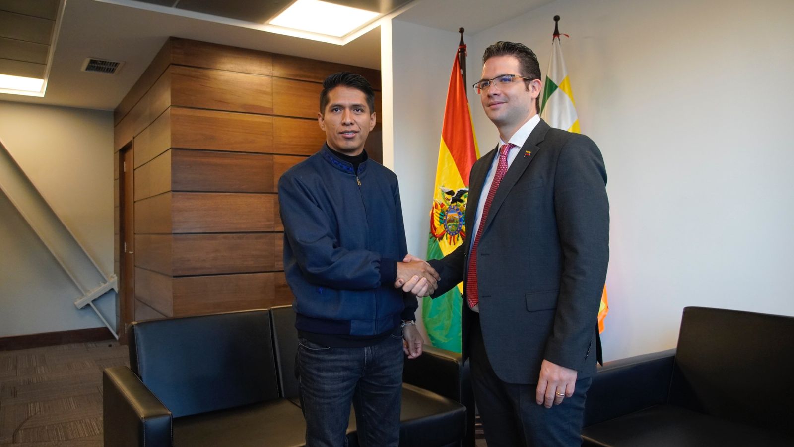 Presidente del Senado de Bolivia recibe al Embajador de Venezuela y hablan sobre el Esequibo