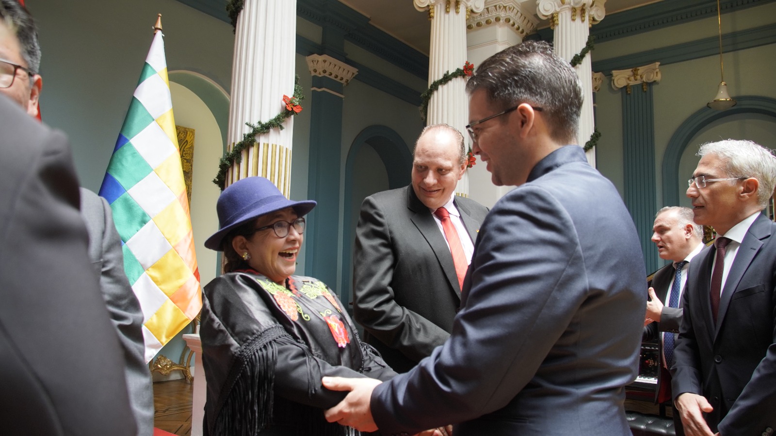 Embajador de Venezuela asiste a ceremonia protocolar con la nueva Canciller boliviana Celinda Sosa