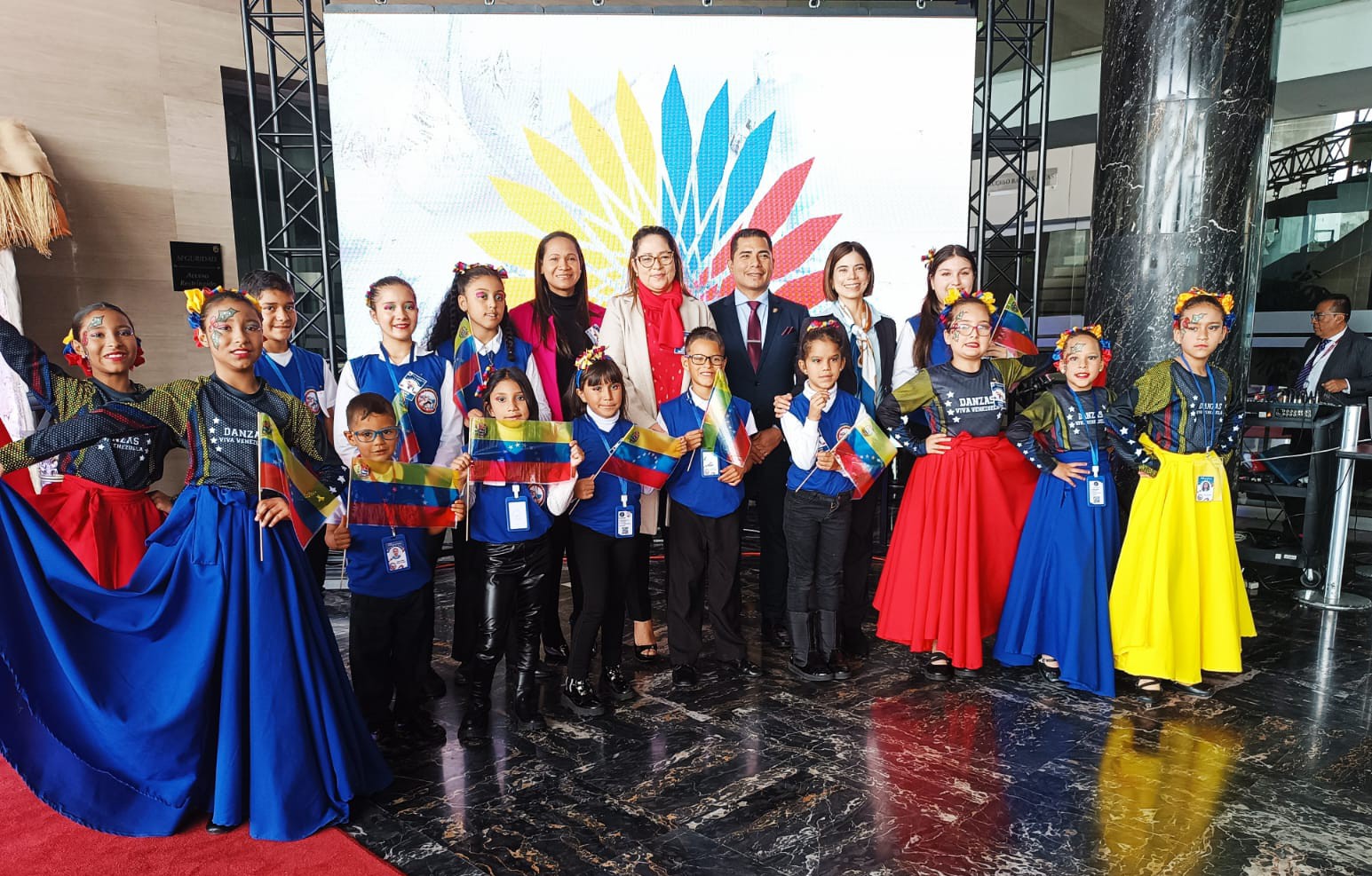 Club Infantil “Mi Patria Venezuela” presente en la Asamblea Nacional de Ecuador