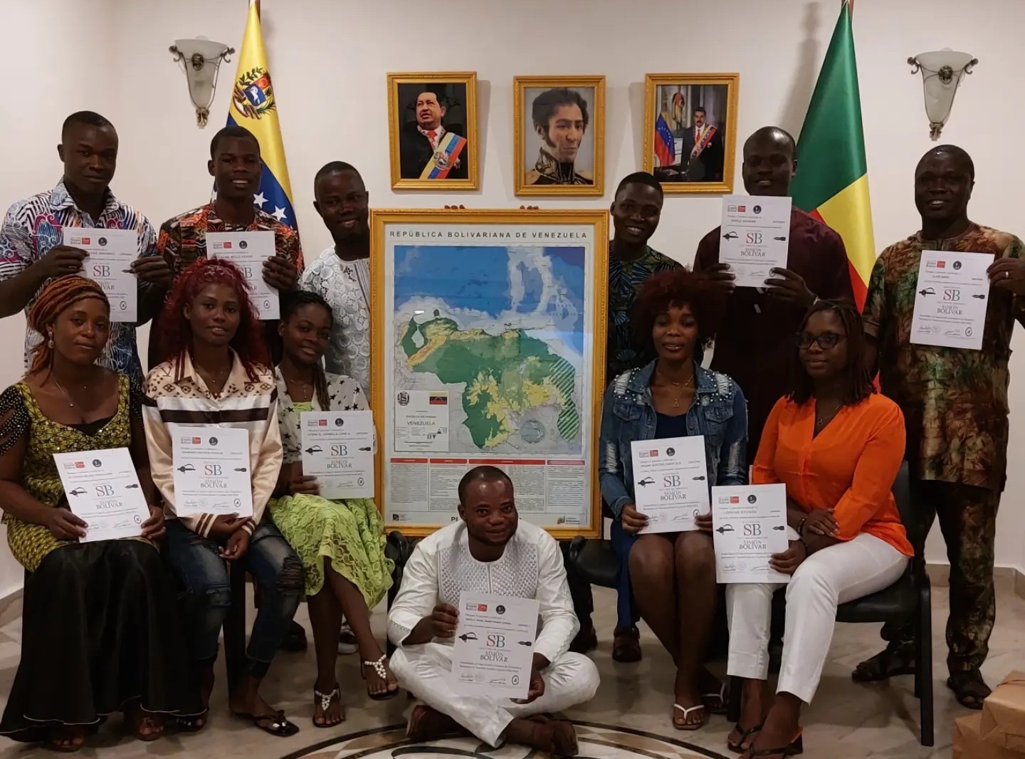 Jóvenes de Benín y Togo reciben certificados del Diplomado Vida y Obra del Libertador Simón Bolívar