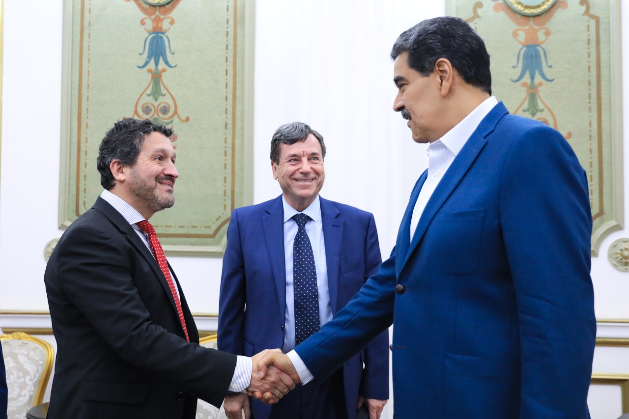 Presidente Nicolás Maduro se reúne con directivos de la petrolera española Repsol