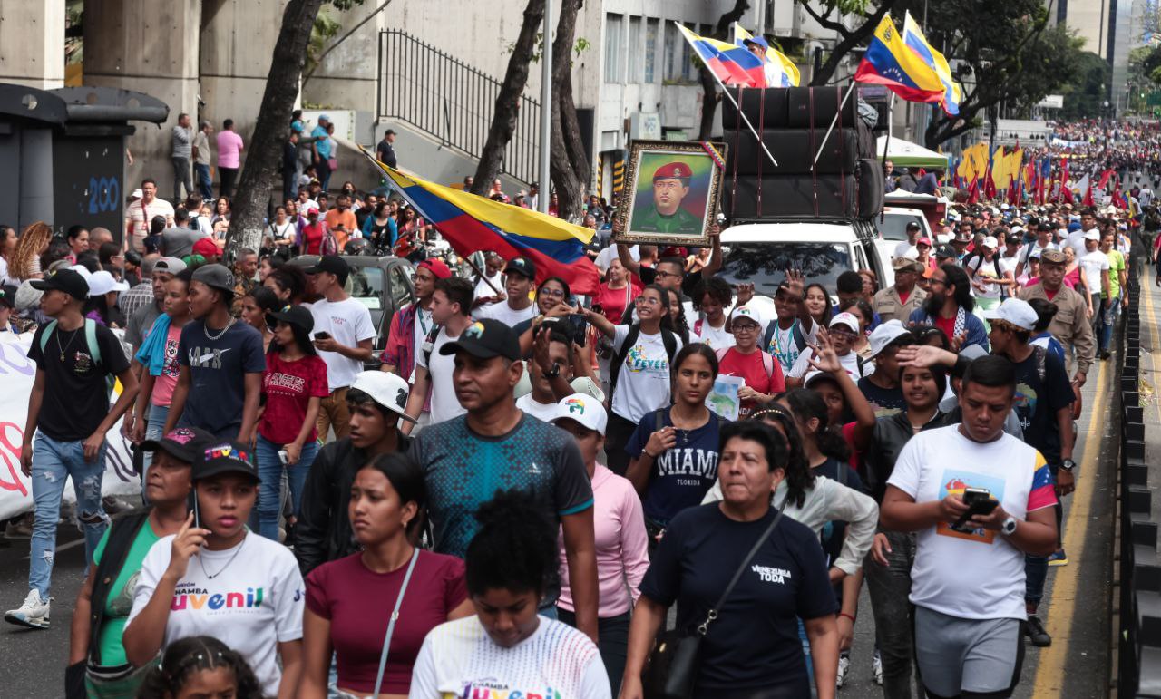 Fuerza laboral de Cancillería se une a la marcha por la lealtad a Chávez y la defensa del Esequibo