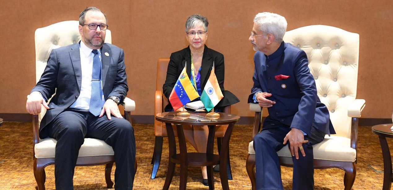 Cancilleres de Venezuela e India estrechan lazos de amistad y cooperación
