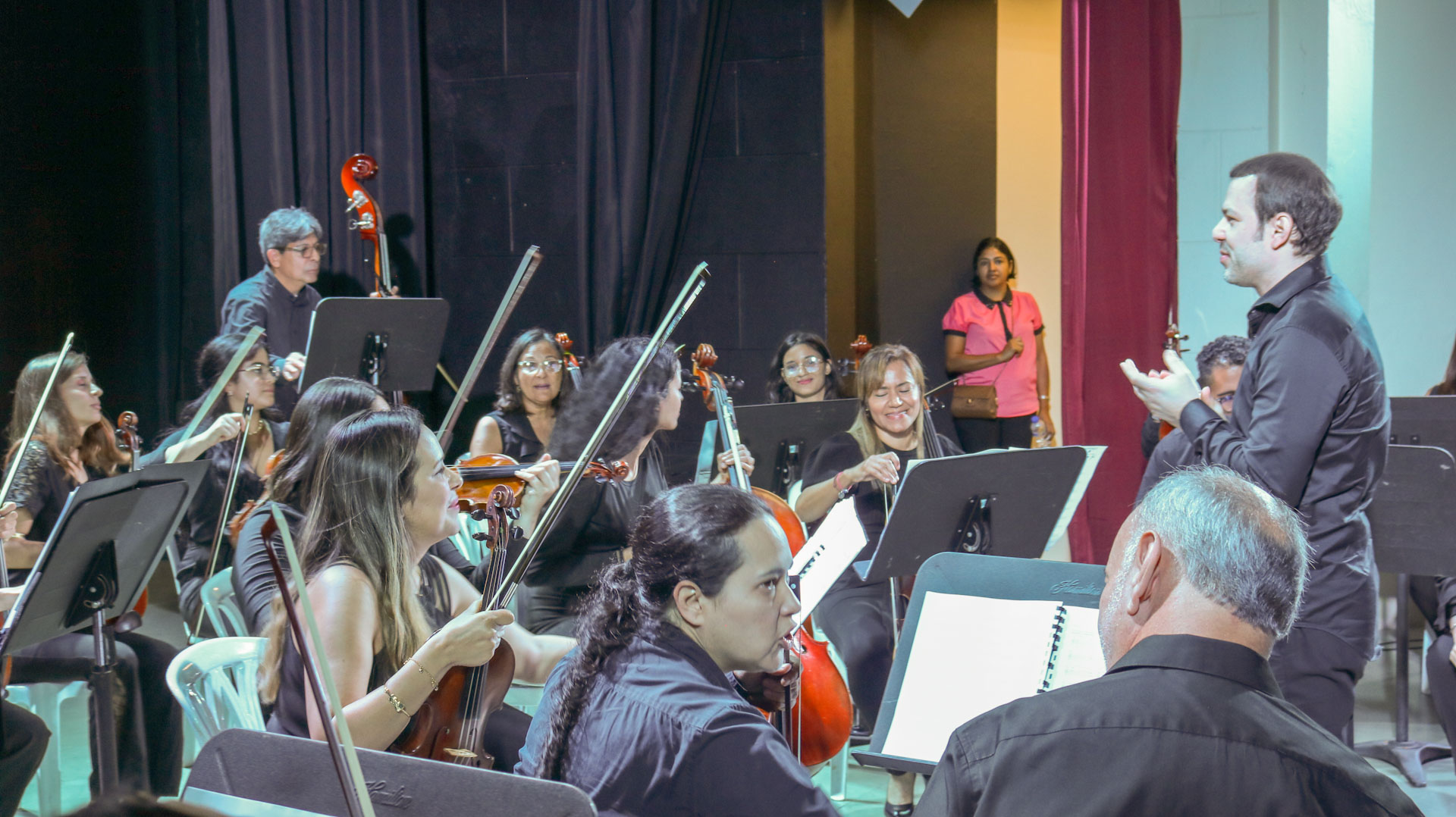 Orquesta de Cámara Simón Bolívar lleva legado musical de Venezuela a República Dominicana