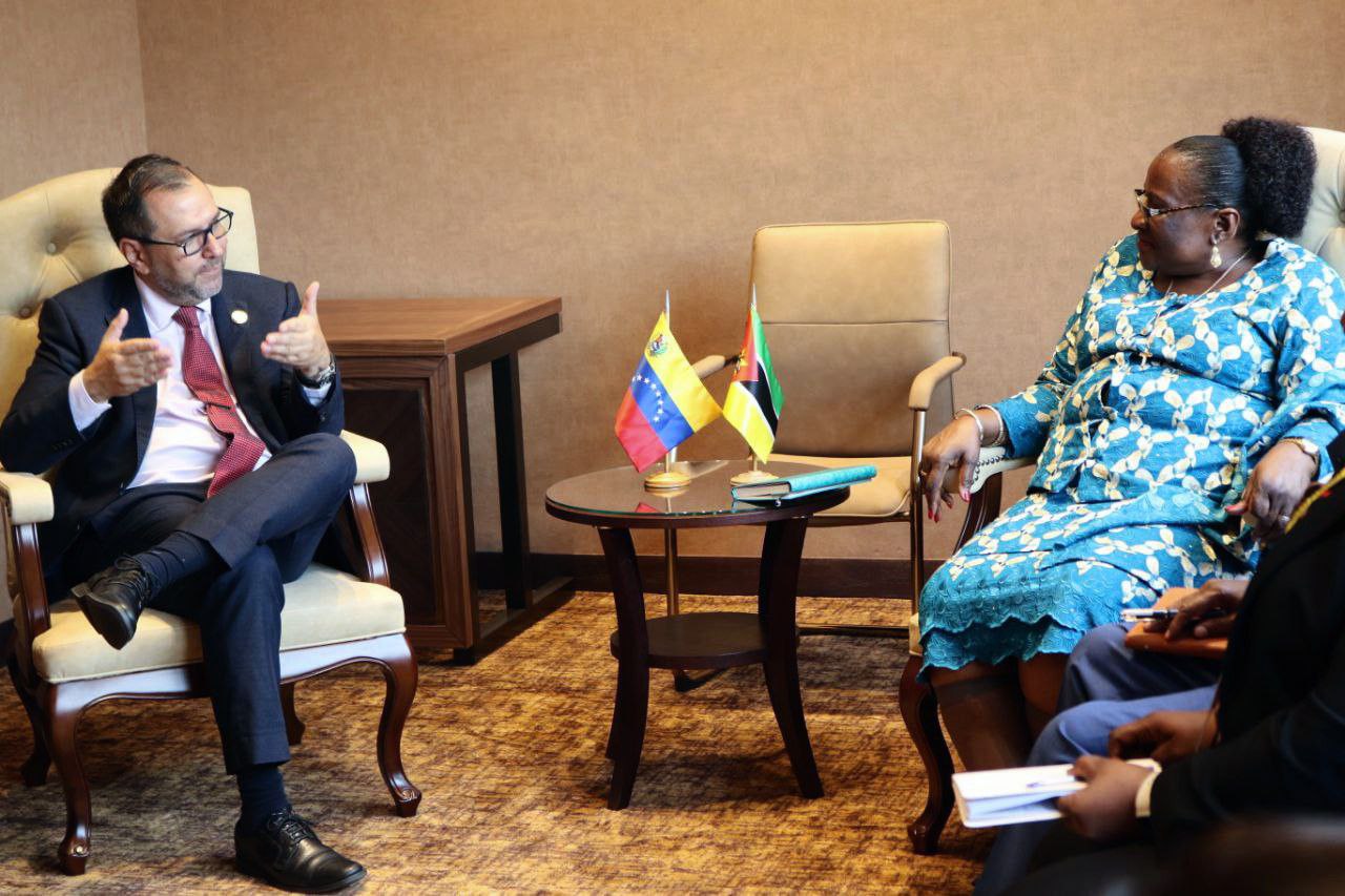 Autoridades de Venezuela y Mozambique se reúnen en Uganda para ratificar lazos de cooperación