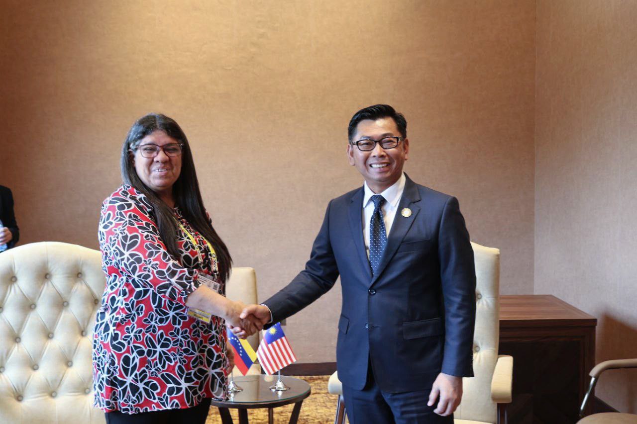 Viceministros de Venezuela y Malasia se reúnen en Uganda para estrechar la cooperación