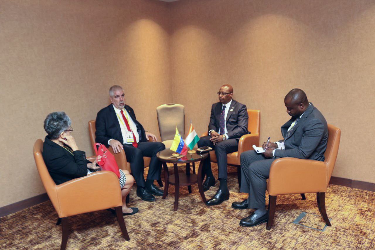 Venezuela y Costa de Marfil revisan cooperación conjunta durante encuentro en Uganda
