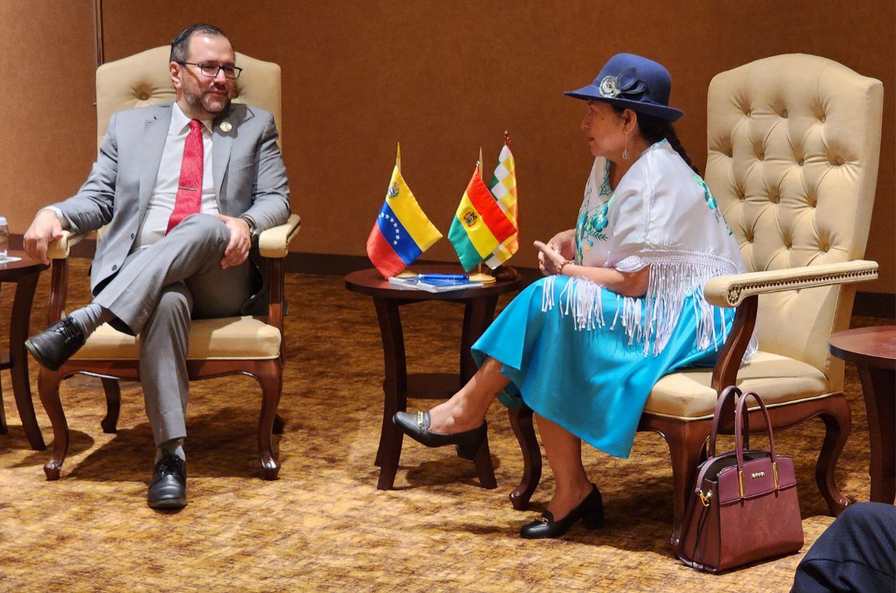 Venezuela y Bolivia reafirman apoyo mutuo durante reunión en Uganda