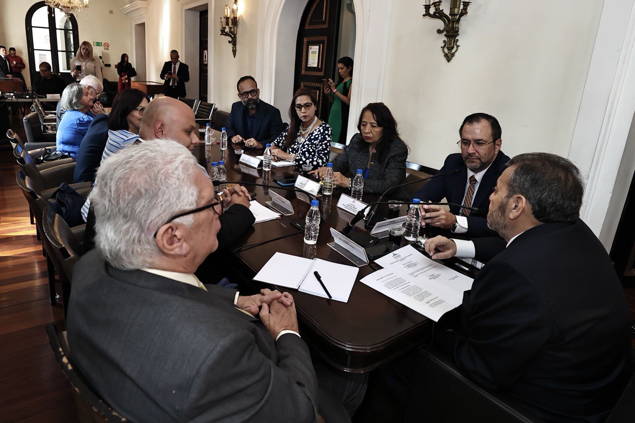 Canciller Yván Gil se reúne con diputados de la Comisión de Política Exterior de la AN