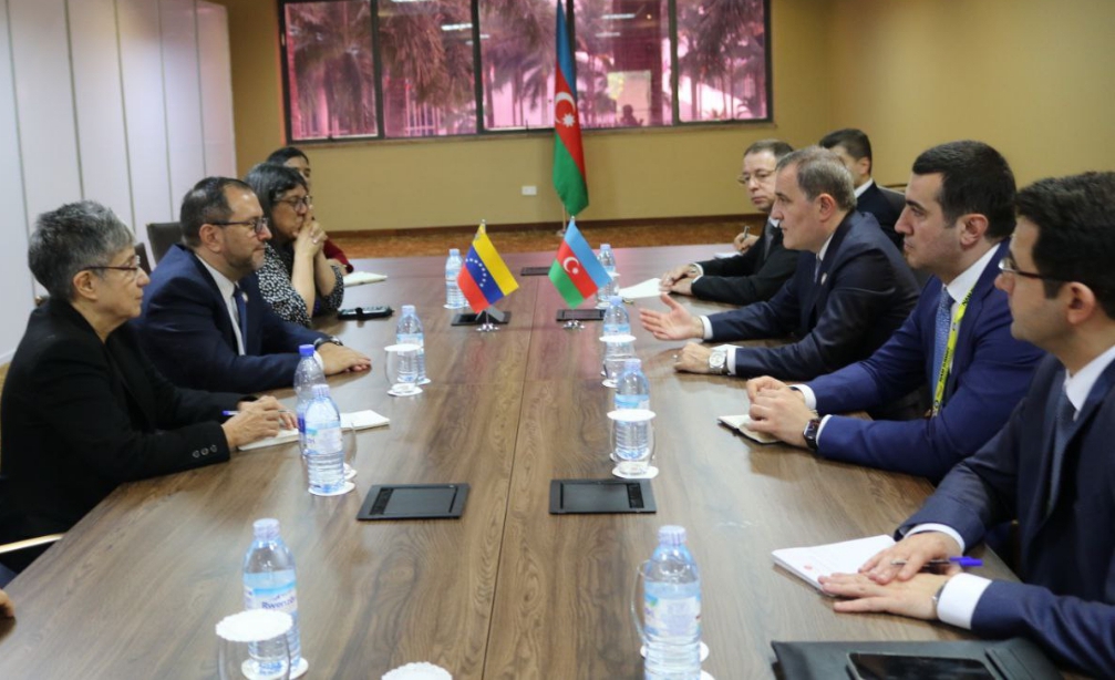 Cancilleres de Venezuela y Azerbaiyán promueven mayor cooperación bilateral