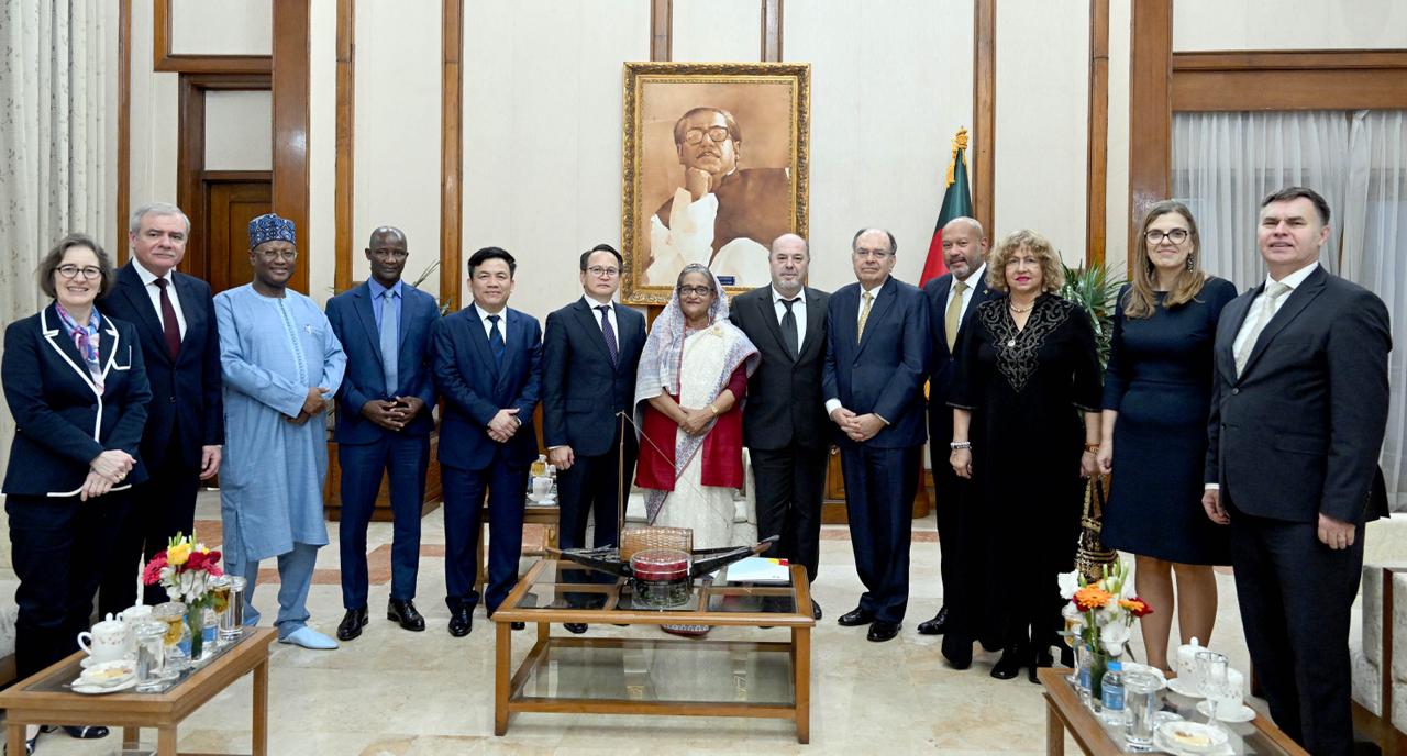 Embajadora de Venezuela participa en encuentro con Primera Ministra de Bangladesh