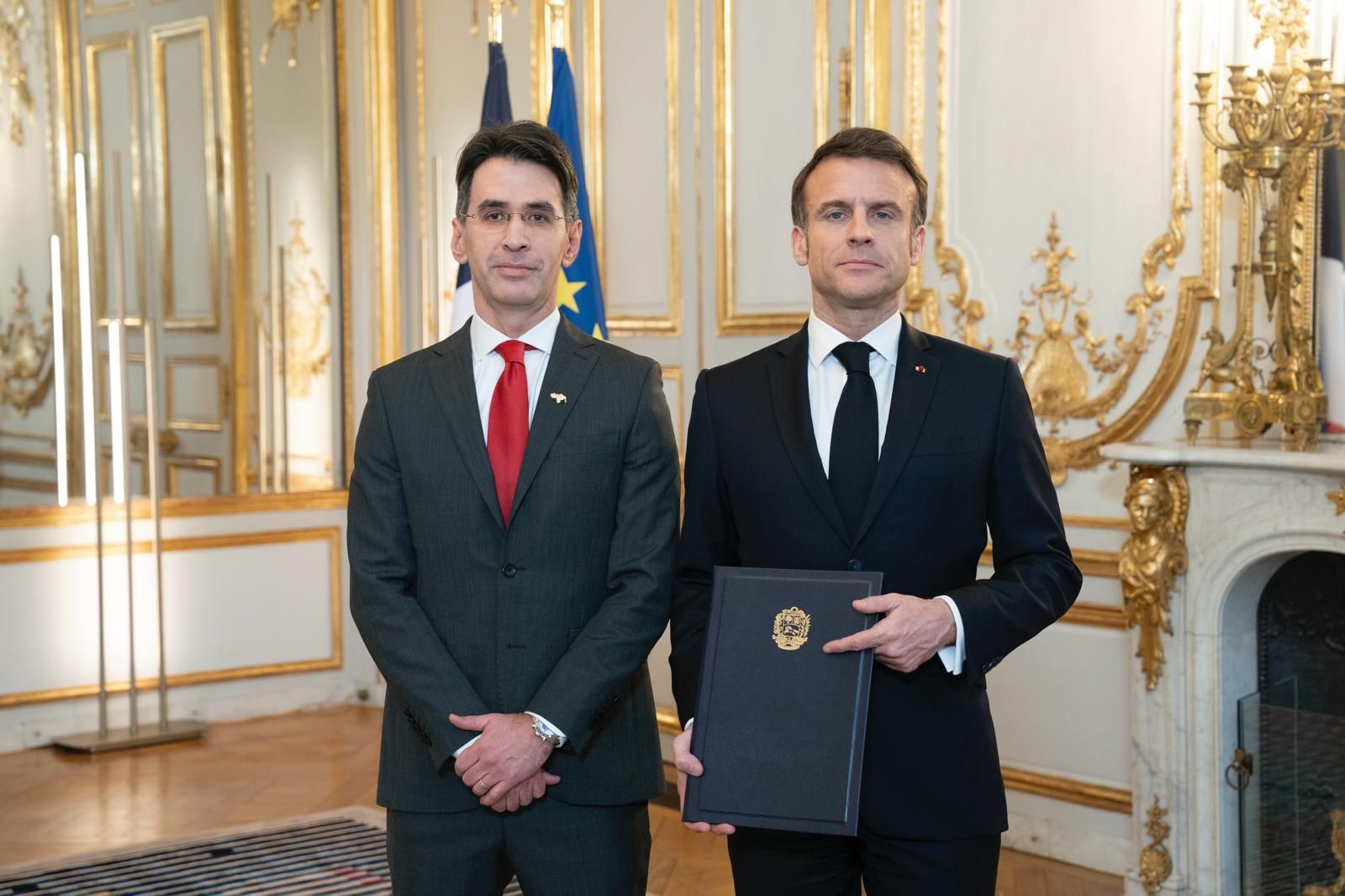 Embajador Arturo Gil Pinto entrega Cartas Credenciales al presidente de Francia Emmanuel Macron