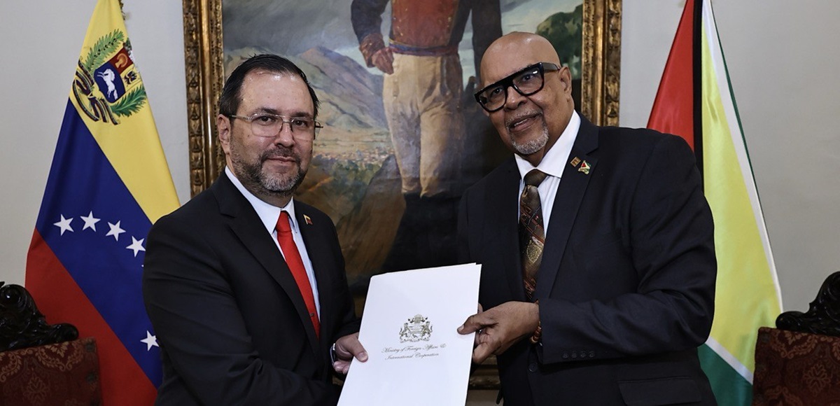 Canciller Yván Gil recibe Copias de Estilo del Embajador designado de Guyana en Venezuela