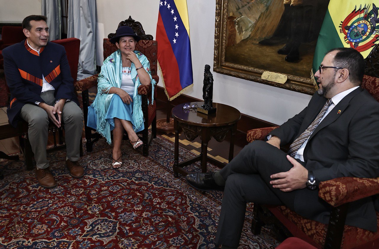 Cancilleres de Venezuela y Bolivia se reúnen para fortalecer áreas clave de cooperación
