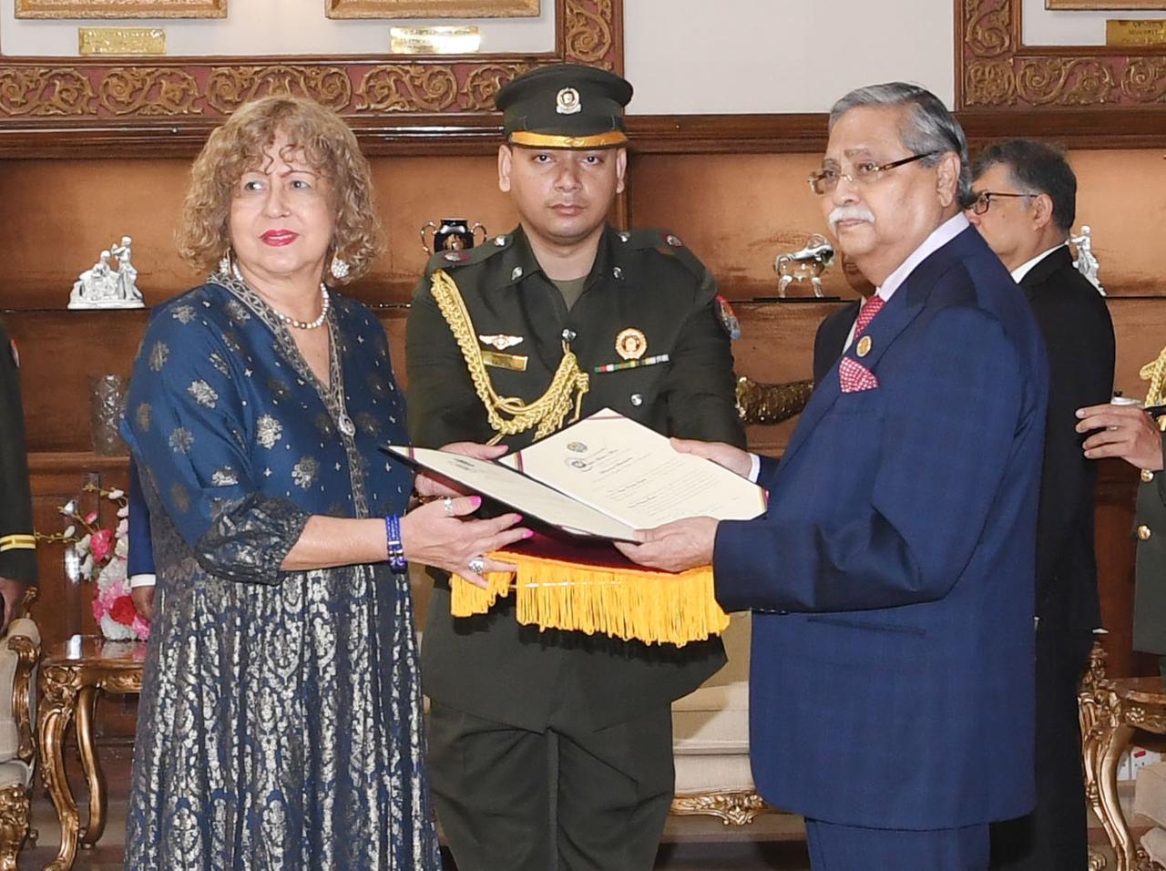 Embajadora Capaya Rodríguez presenta Cartas Credenciales ante Presidente de Bangladesh