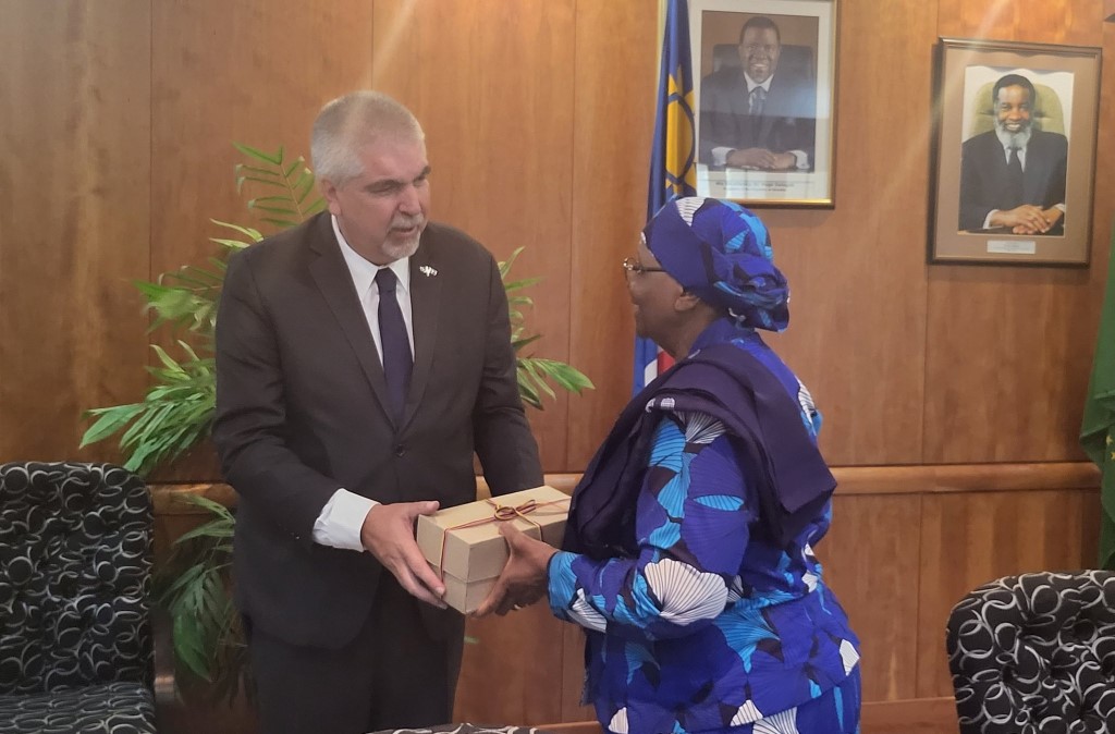 Viceministro para África sostiene encuentro con altas autoridades de Namibia