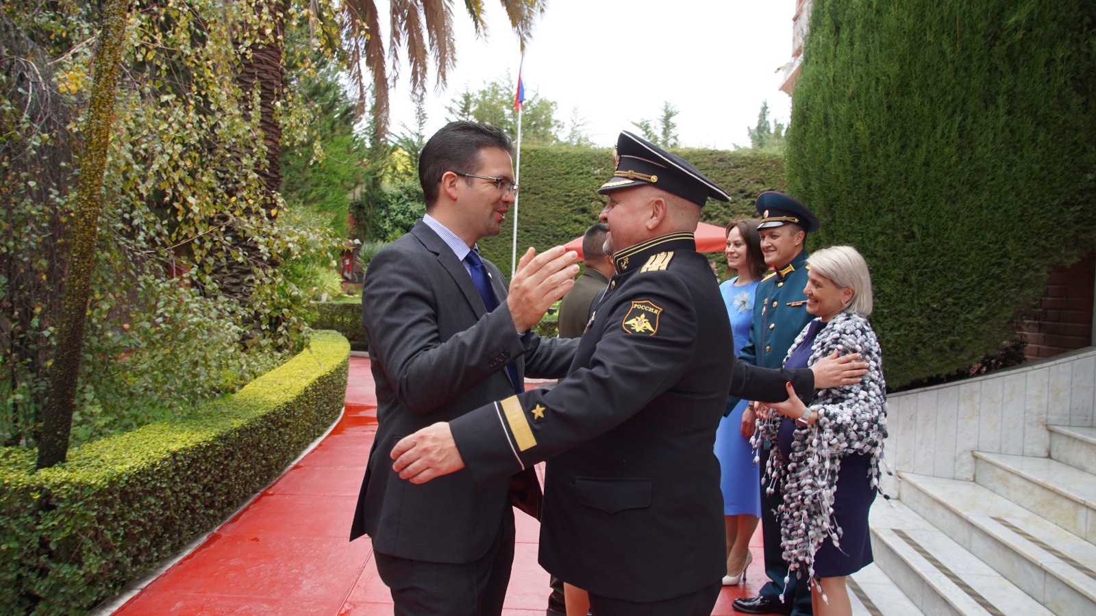 Embajador de Venezuela en Bolivia asiste a celebración rusa del Día del Defensor de la Patria
