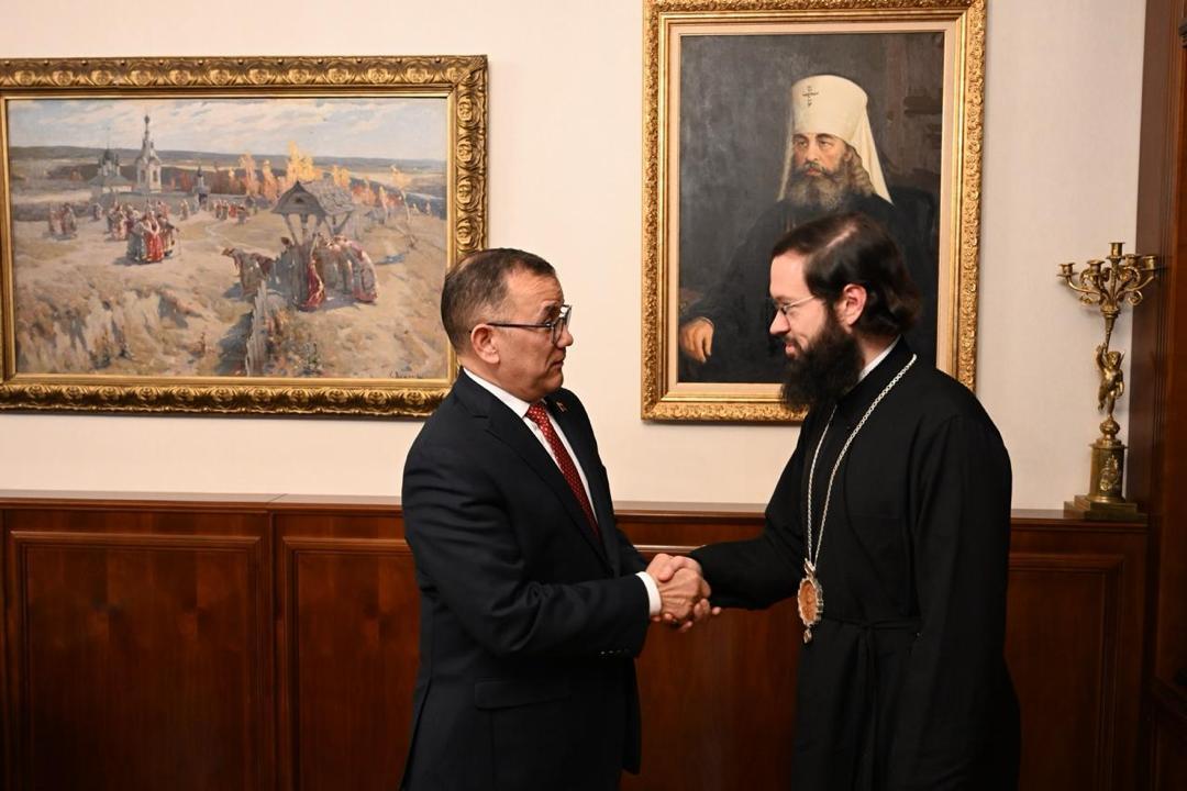 Embajador Salazar Velásquez visita a Antonii, Metropolitano de Volokolamsky