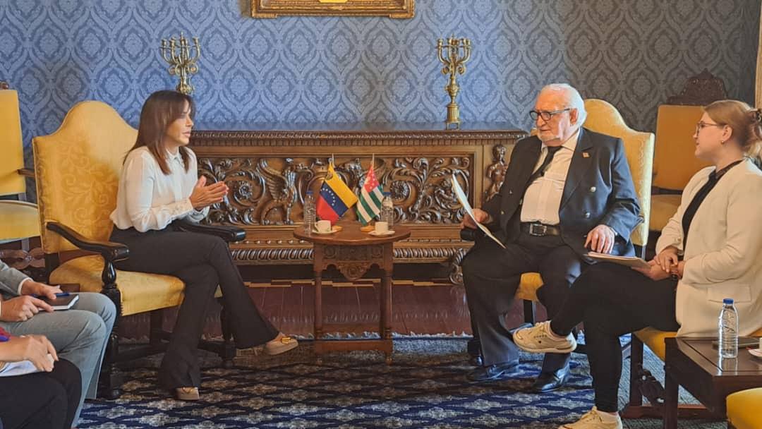 Embajador de Abjasia realiza visita de cortesía a Viceministra Coromoto Godoy