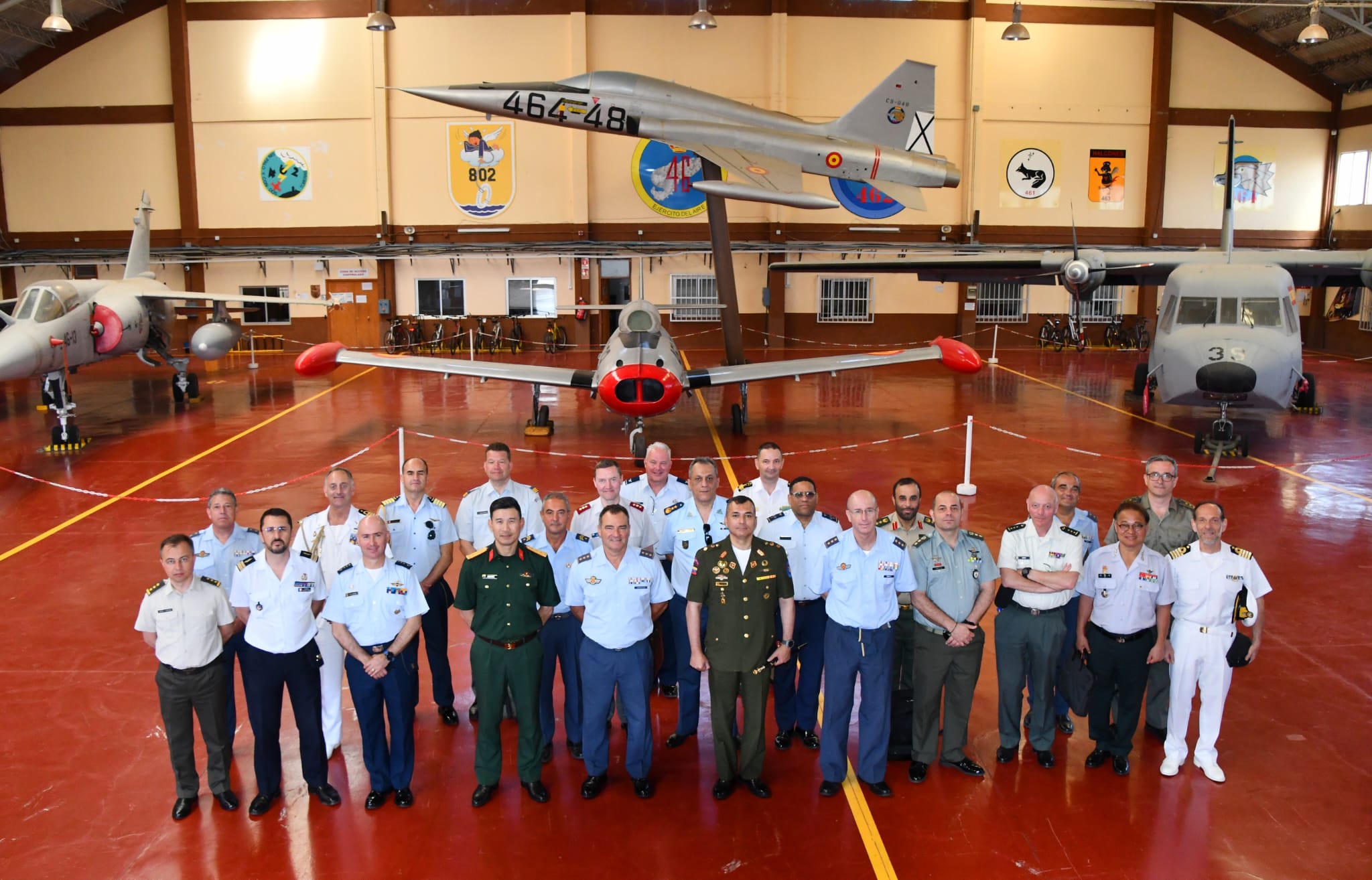 Agregaduría militar venezolana participa en visita al Mando Aéreo de Canarias