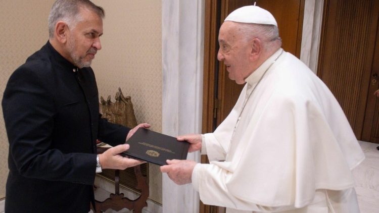 Embajador Franklin Zeltzer Malpica presenta Cartas Credenciales a Su Santidad el Papa Francisco