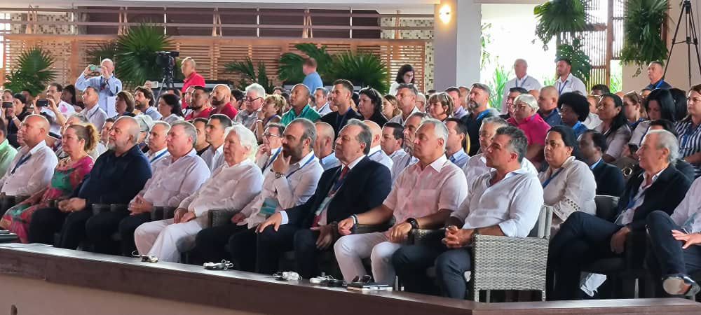 Ministro Alí Padrón participa en 42ª Feria Internacional de Turismo de Cuba